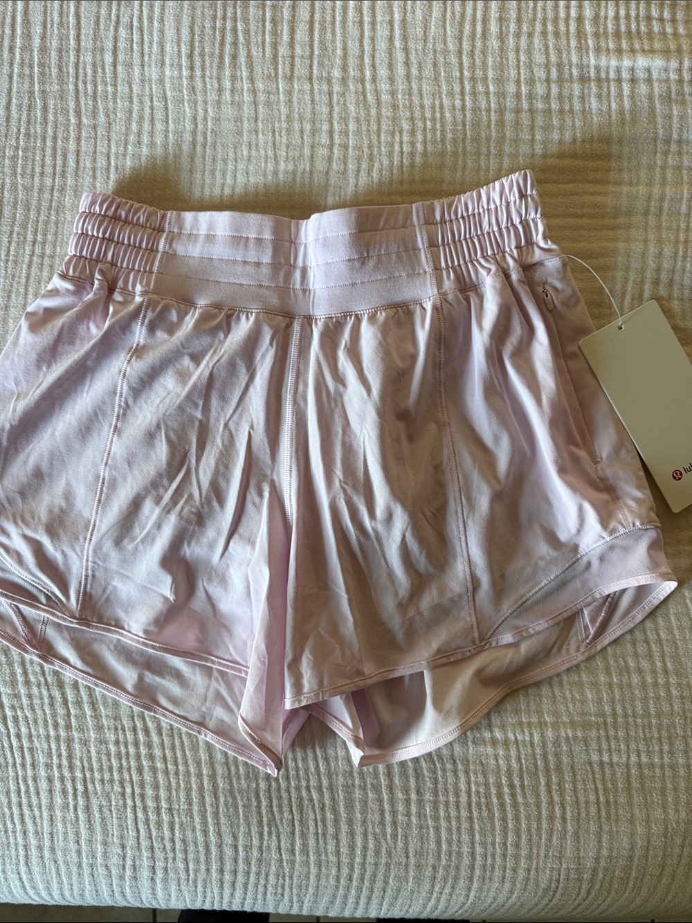 NWT! Lululemon Hotty Hot HR 4”short